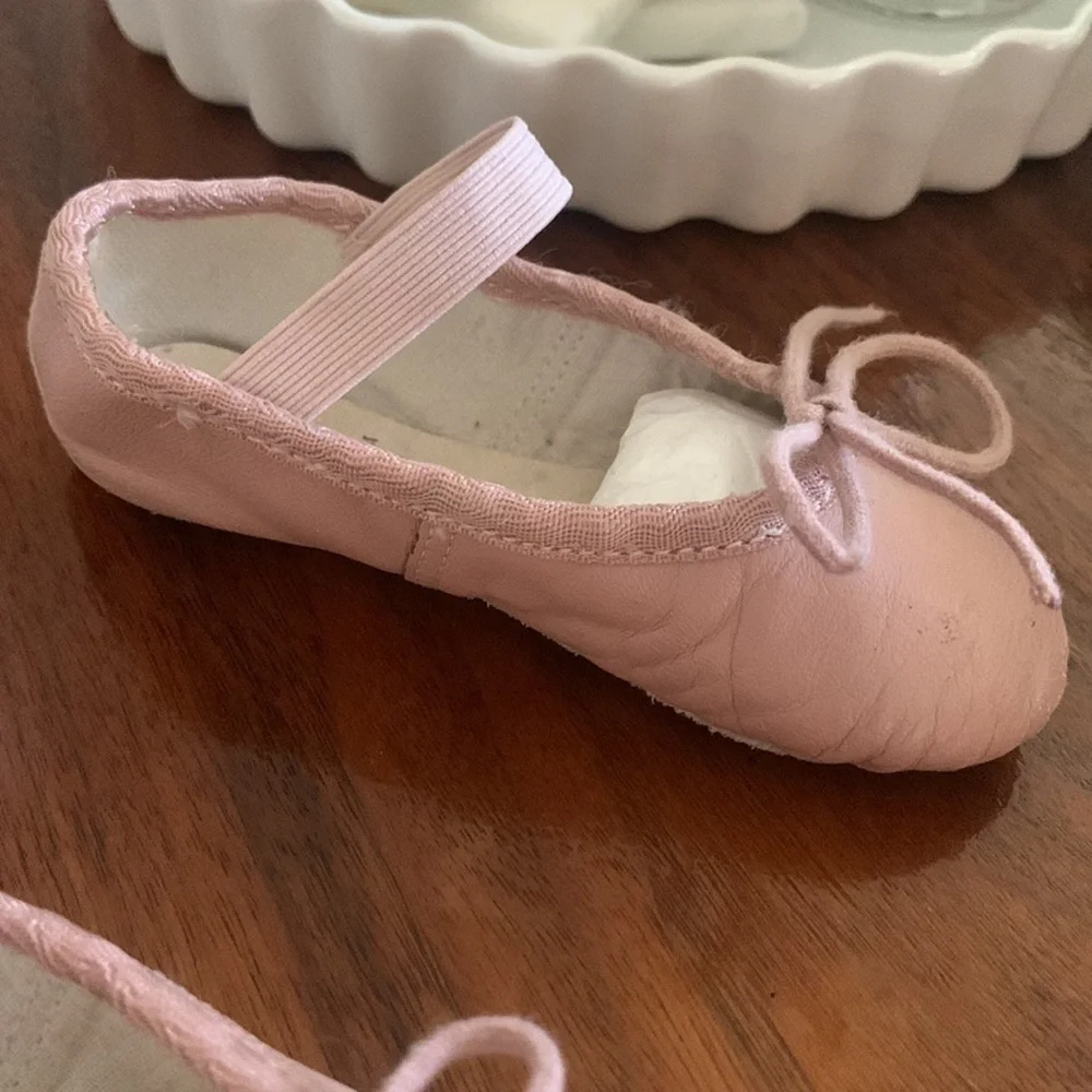 VINTAGE pink Capezio 200T 8 1/2C Teknik Leather Ballet Shoes. 🩰✨